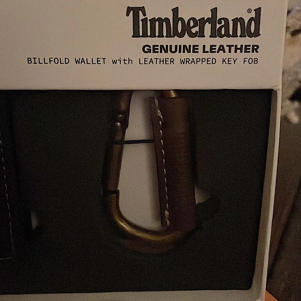 Timberland Billfold with Leather Wrapped Key Fob Set - Picture 4 of 5